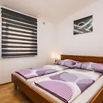 Skundric 6 By Interhome Vir